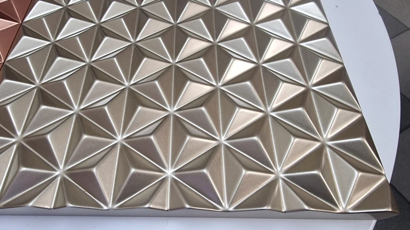 Gros plan de la surface en relief du MDF — BK76 / meblobud.pl