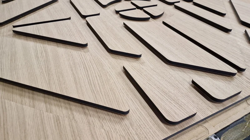 Détail d’un panneau modulaire en placage de chêne — BK76 / meblobud.pl