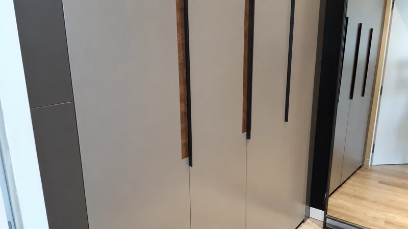 Dressing room — doors and handles — BK76 / meblobud.pl