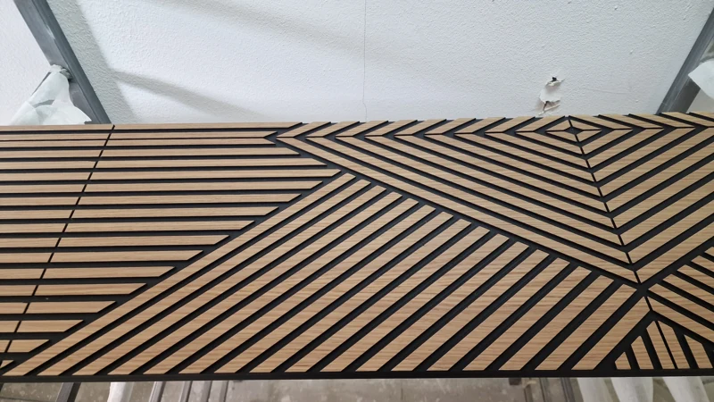 Natural oak veneer on black through-coloured MDF — BK76 / meblobud.pl