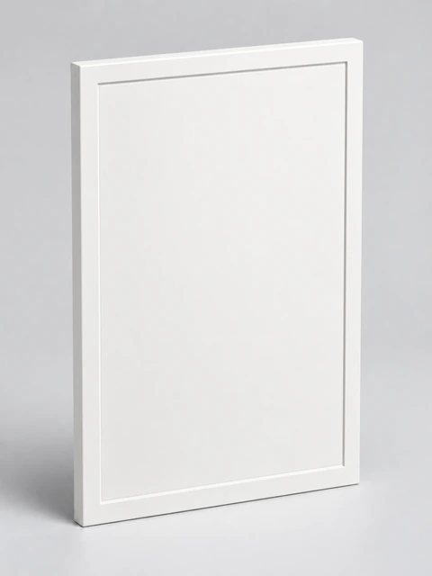 Front 04 — Front z prostą, minimalistyczną ramką. Delikatne frezowanie porządkuje powierzchnię bez rozbudowanego zdobienia.