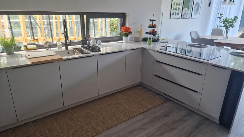 Strefa robocza i szuflady — realizacja BK76