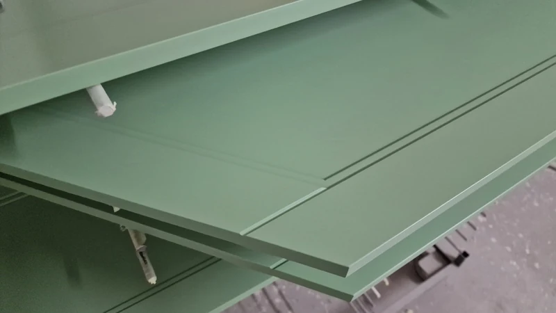 Façades vertes — surface et détail — atelier de laquage BK76