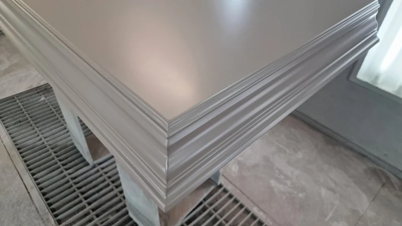 Finition d’une façade profilée — atelier de laquage BK76