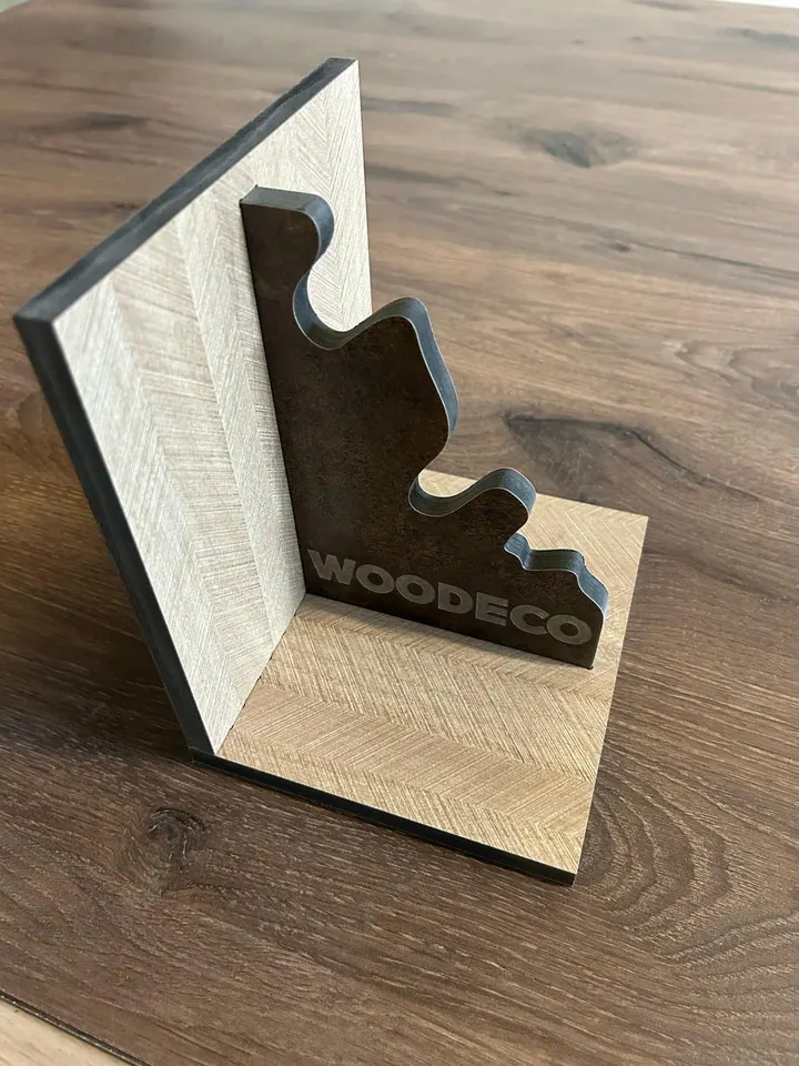 Schodkowy stojak na próbki dla firmy Woodeco
