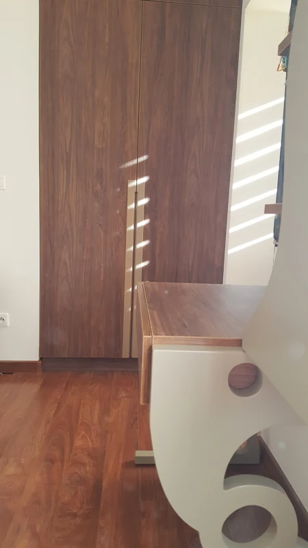 Szafa i toaletka z dekoracyjnymi nogami — BK76 / meblobud.pl
