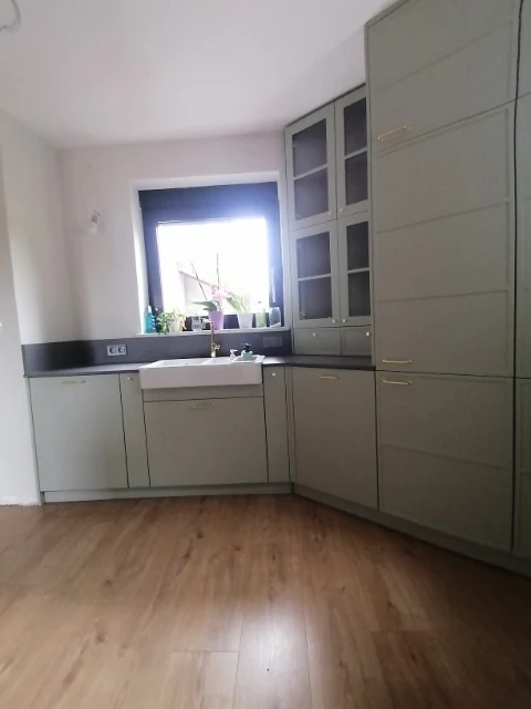 Widok kuchni od strony zlewu — BK76 / meblobud.pl